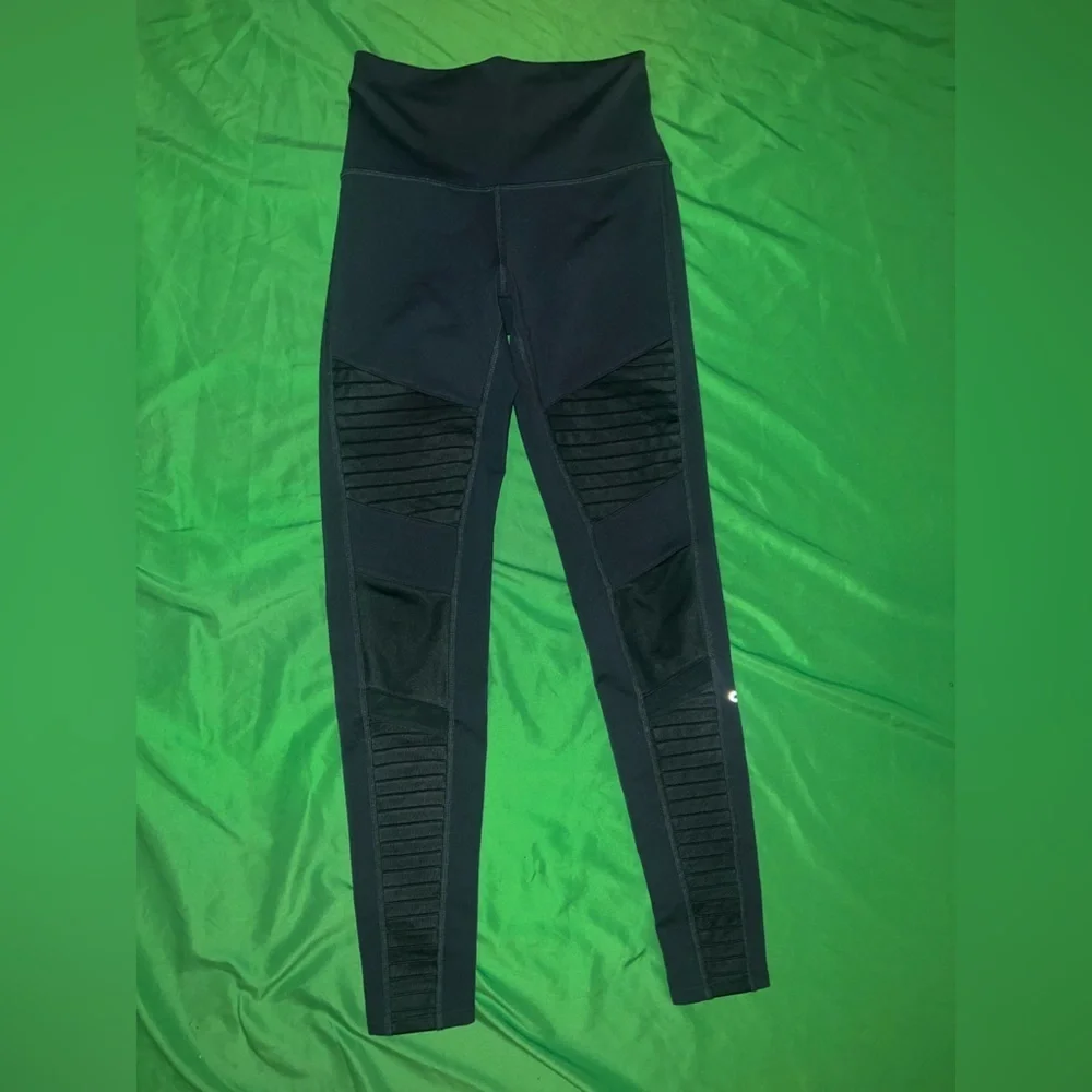 ALO Yoga 7/8 High Waist Moto Leggings sz XS - DARK GREEN